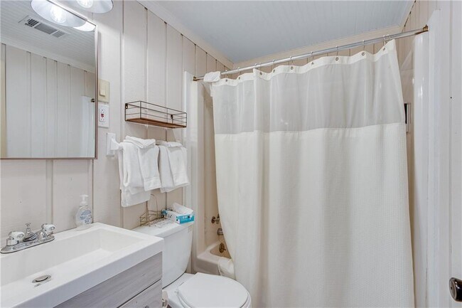 Building Photo - 3 Berkshire Ln