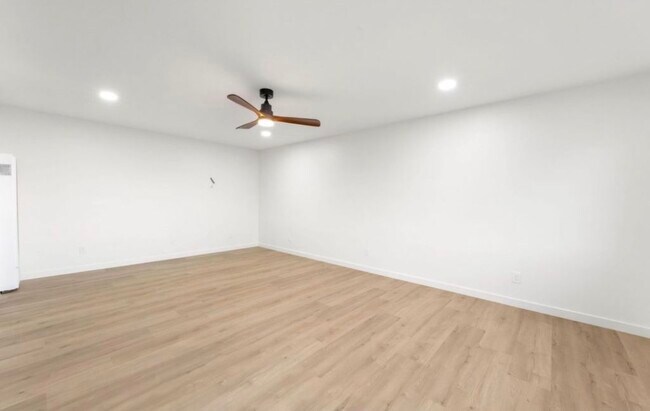 Building Photo - 736 18th St