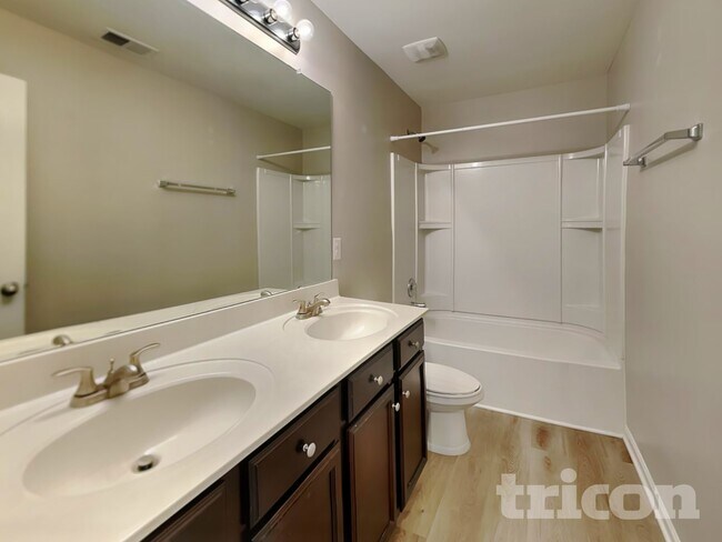 Building Photo - 747 Markham Cir