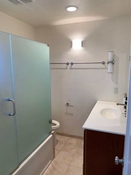 Second Floor Bathroom - 1635 Derby St