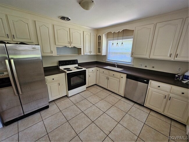 Building Photo - 6947 Montauk Dr