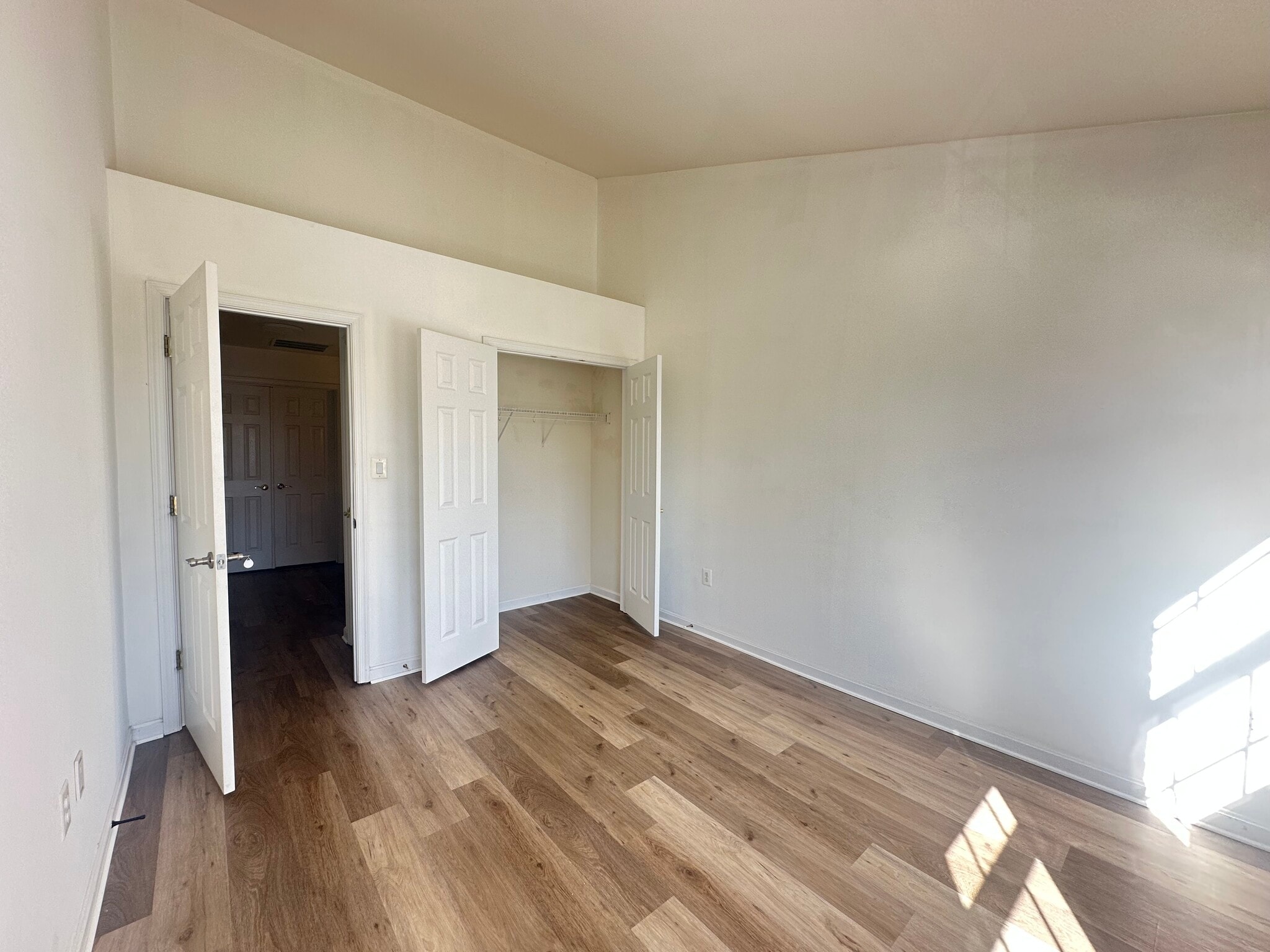 UL 1 - 4122 Dallas Hutchison St