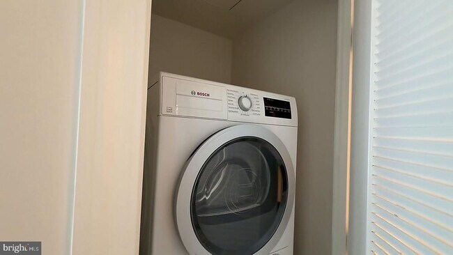 Building Photo - 1331 Maryland Ave SW