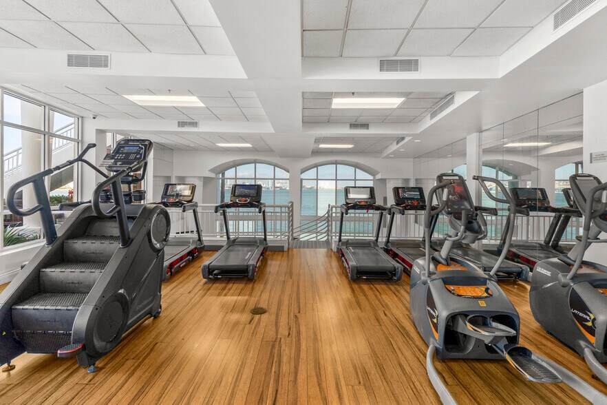 Building Photo - 848 Brickell Key Dr