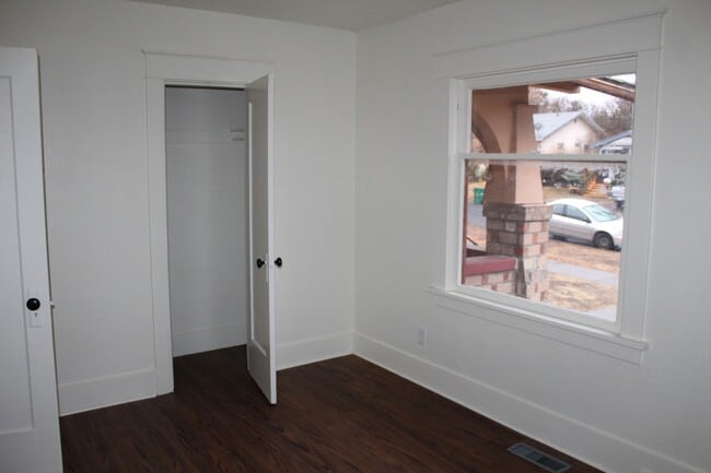 Building Photo - 1835 Melrose St