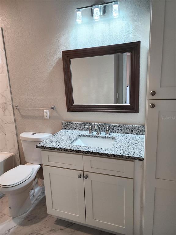 Building Photo - 9401 Crescent Loop Cir