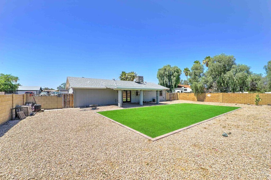 Building Photo - 1716 W Villa Theresa Dr
