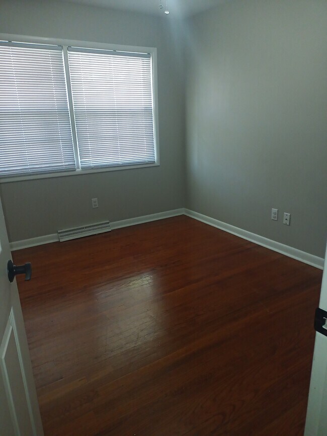 Building Photo - 3107 Goodall Dr