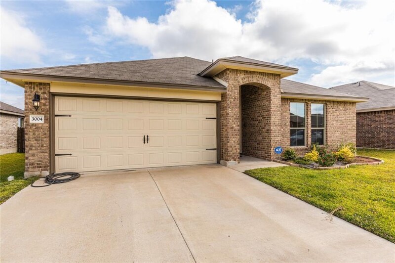 Building Photo - 3004 Skinner Dr