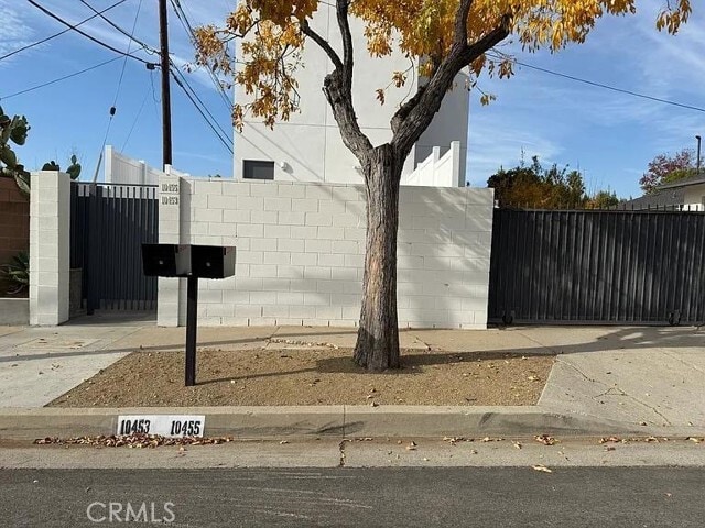 Building Photo - 10455 Etiwanda Ave