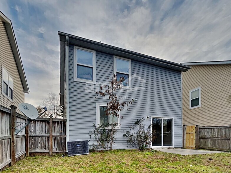 Building Photo - 8811 Shadowglen Dr