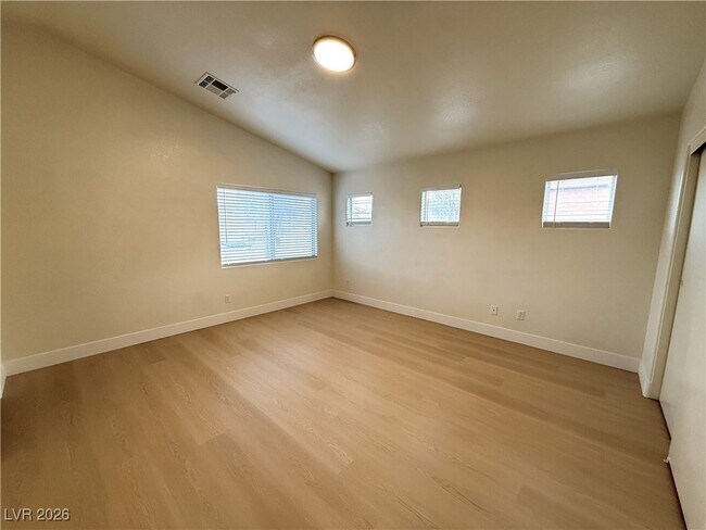 Building Photo - 6079 Clovelly St