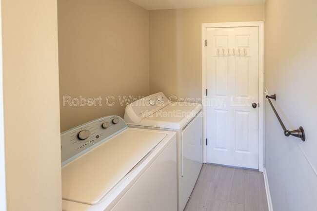 Building Photo - 101 Hungary Rd