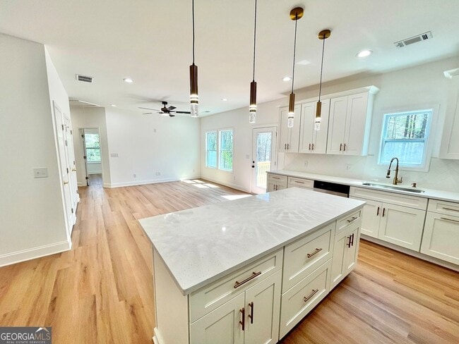 Building Photo - 204 Custer Cir