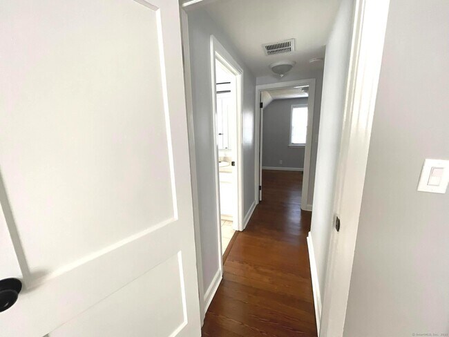 Building Photo - 34 Monroe St