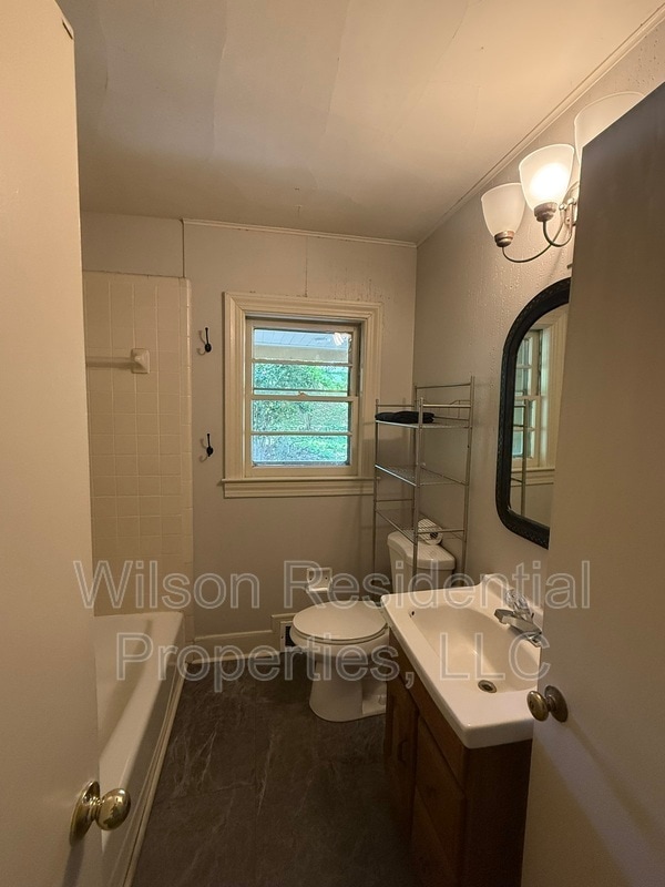 Building Photo - 2312 N Centennial St