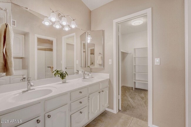 Building Photo - 3214 E Siesta Ln