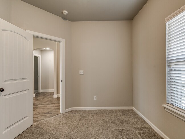 Building Photo - 4505 Black Mesa Ln
