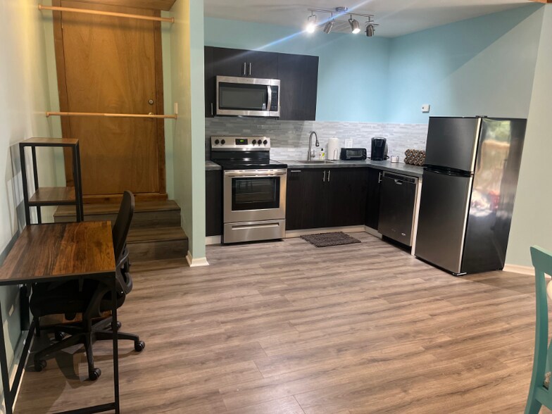 Primary Photo - 3848 Floyd Rd