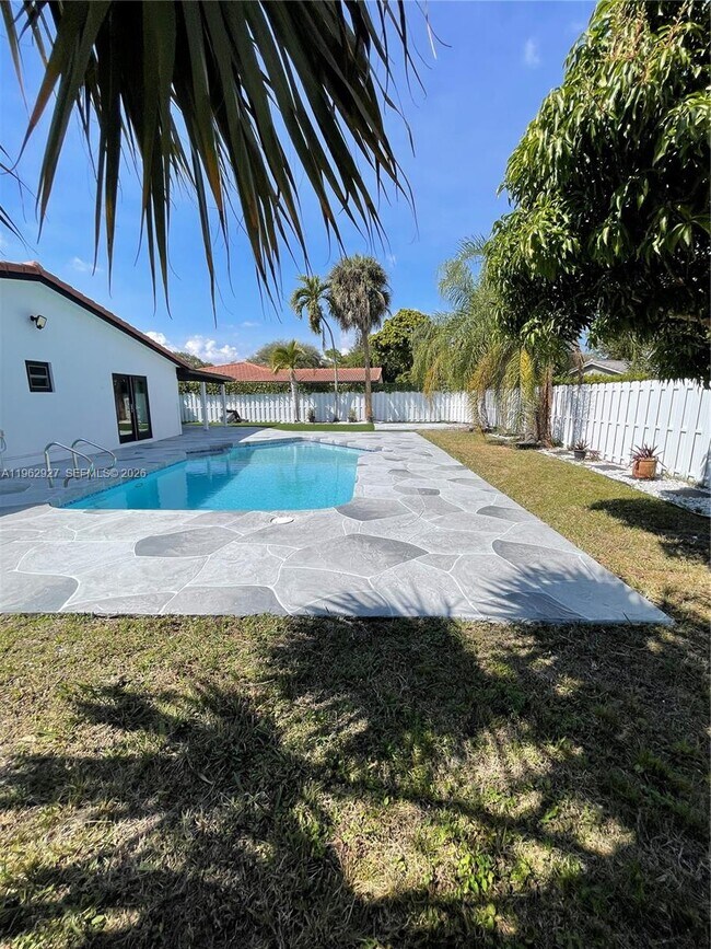 Building Photo - 8275 Shadow Wood Blvd