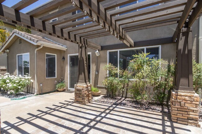 Building Photo - 28031 Alta Vista Ave