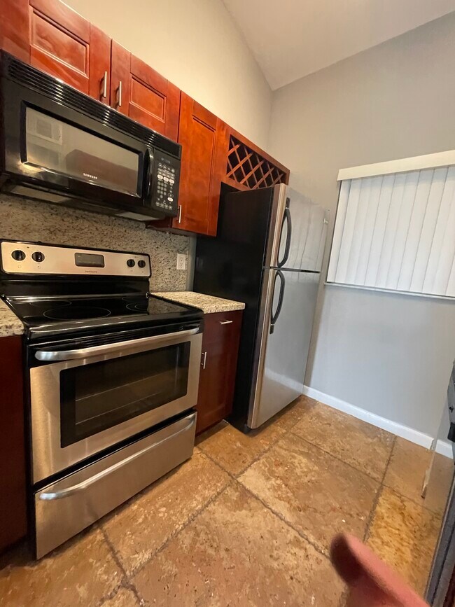 Building Photo - 2850 N Oakland Forest Dr