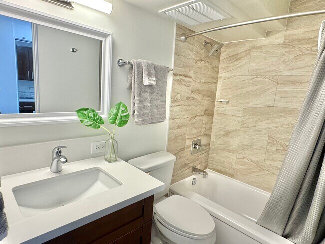 Building Photo - 445 Seaside Ave