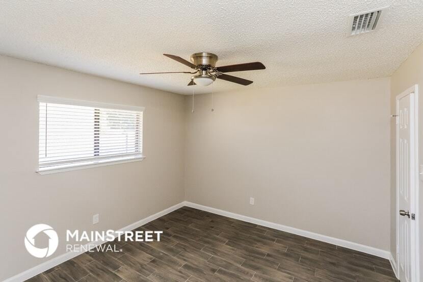 Building Photo - 10405 Kinslow Dr