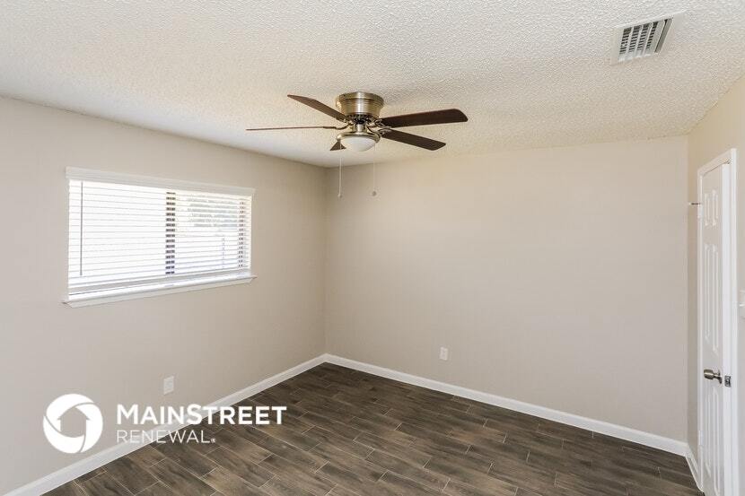 Building Photo - 10405 Kinslow Dr