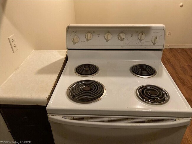 Building Photo - 220 May Ave