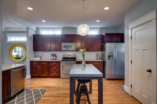 Kitchen - 925 S Douglas Ave