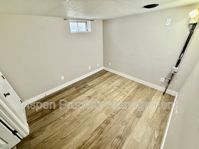 Building Photo - 1704 Parkway Dr