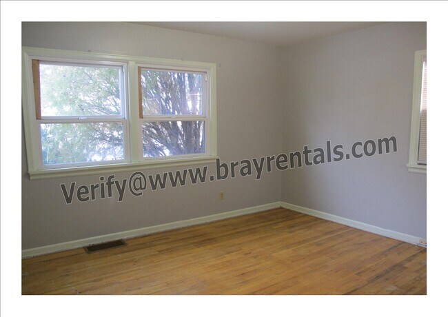 Building Photo - 1355 Mesa Ave