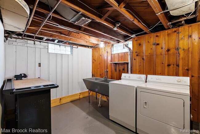 Building Photo - 1079 Larkmoor Blvd