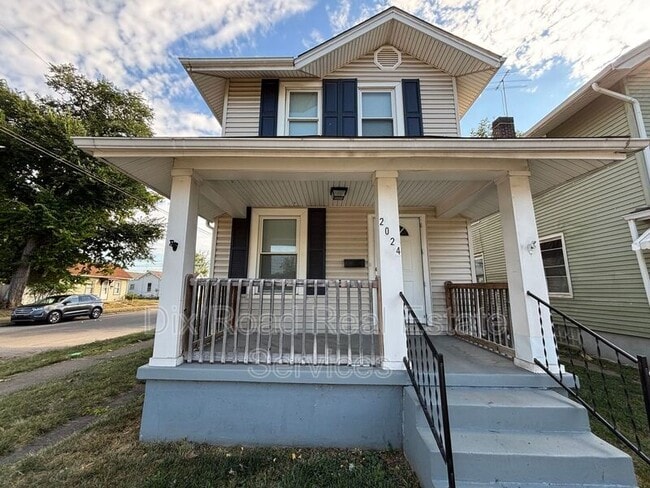Primary Photo - 2024 Hill Ave