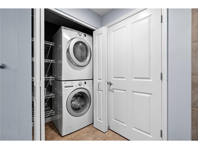 Building Photo - 317 Groveland Ave