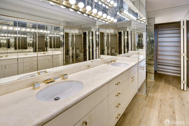 Building Photo - 101 Lombard St