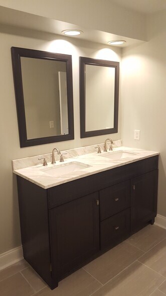 Building Photo - 7 Augusta Dr