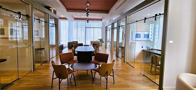 Building Photo - 11 NE 6th St