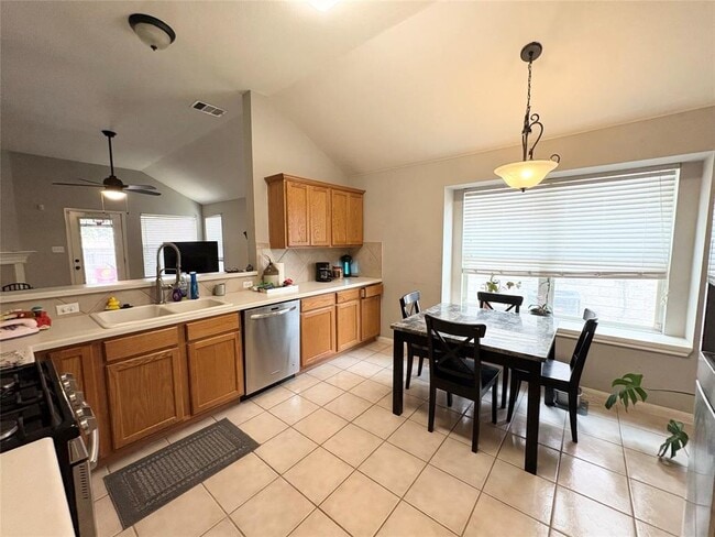 Building Photo - 2204 Bakers Way