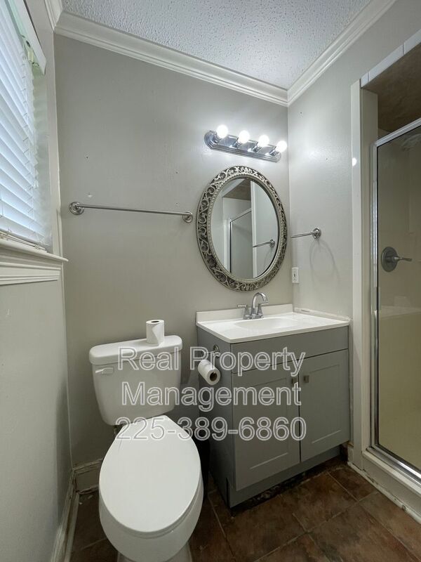 Building Photo - 275 W Chalfont Dr