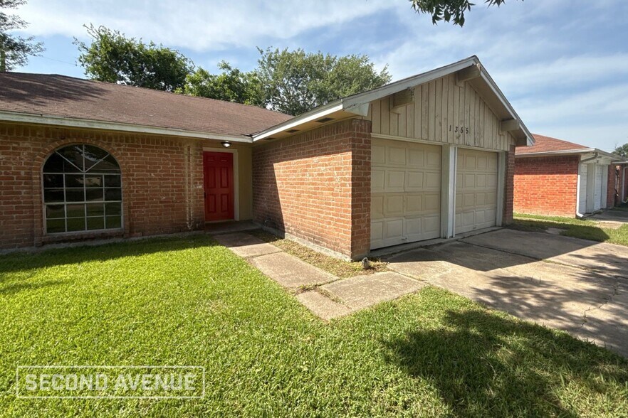 Building Photo - 1355 Tenderden Dr
