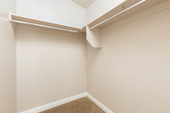 Building Photo - Beautiful 4 Bedroom Home!