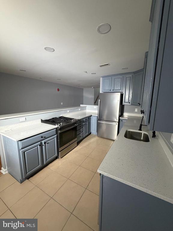 Building Photo - 1831 W Diamond St