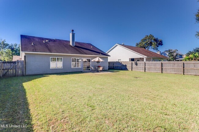 Building Photo - 16060 S April Dr