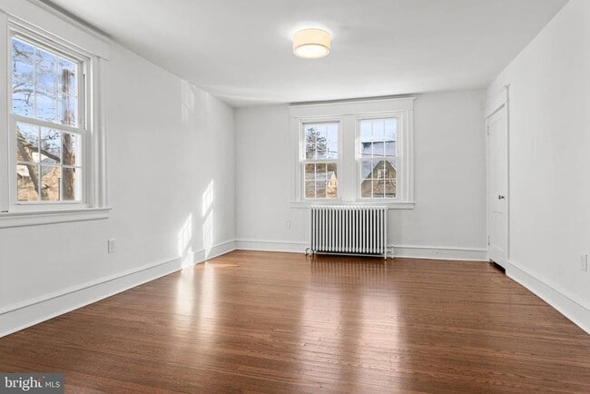 Building Photo - 137 Kenilworth Rd