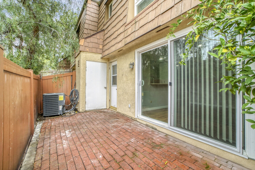 Building Photo - 3974 Tarrytown Ln