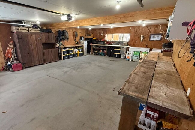 Building Photo - Spacious 4-Bedroom Home in the Heart of Sh...