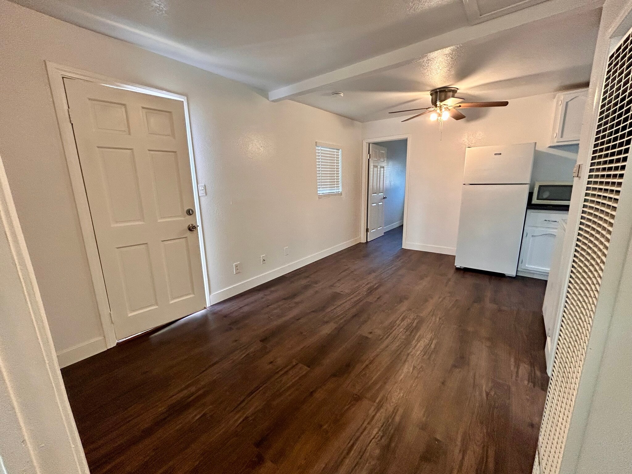 Building Photo - 1427 Hoover Ave