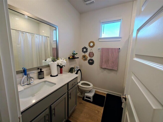 Building Photo - 228 Mystic Cyn Ln